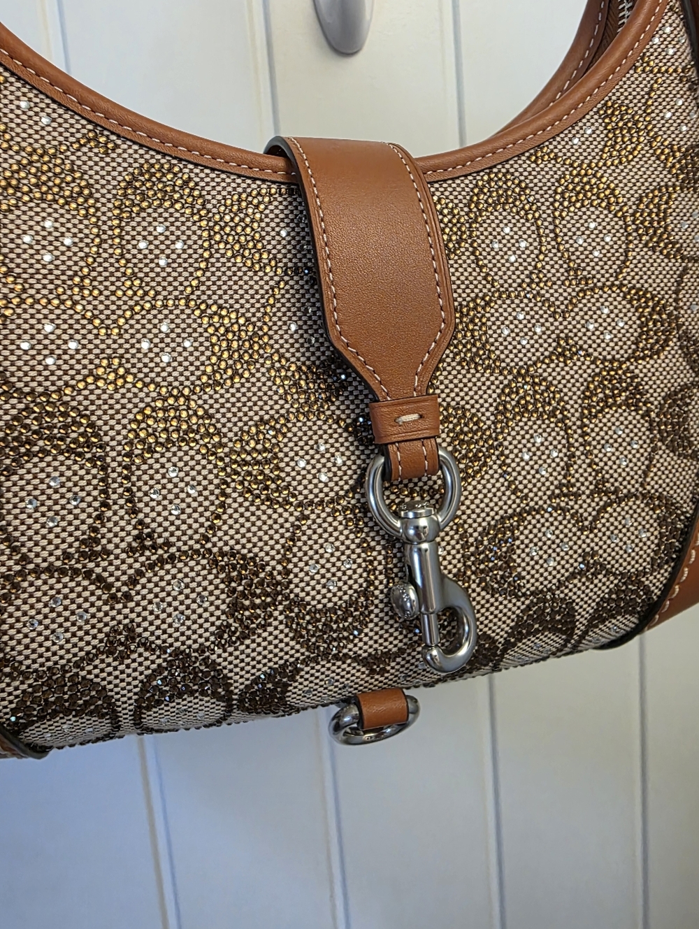 Coach Hamptons Hobo Bag In Crystal Signature Jacquard NWOT - Picture 3 of 16